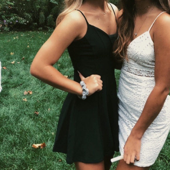 ✨Lulus deep green dress✨ - Picture 2 of 3